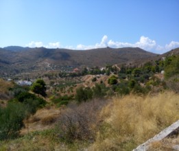 Vedere de pe dealul de catre Hrisoleontisas